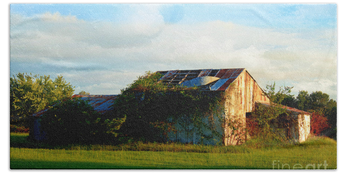 Landscape Hand Towel featuring the photograph Weathered Old Barn by Ms Judi