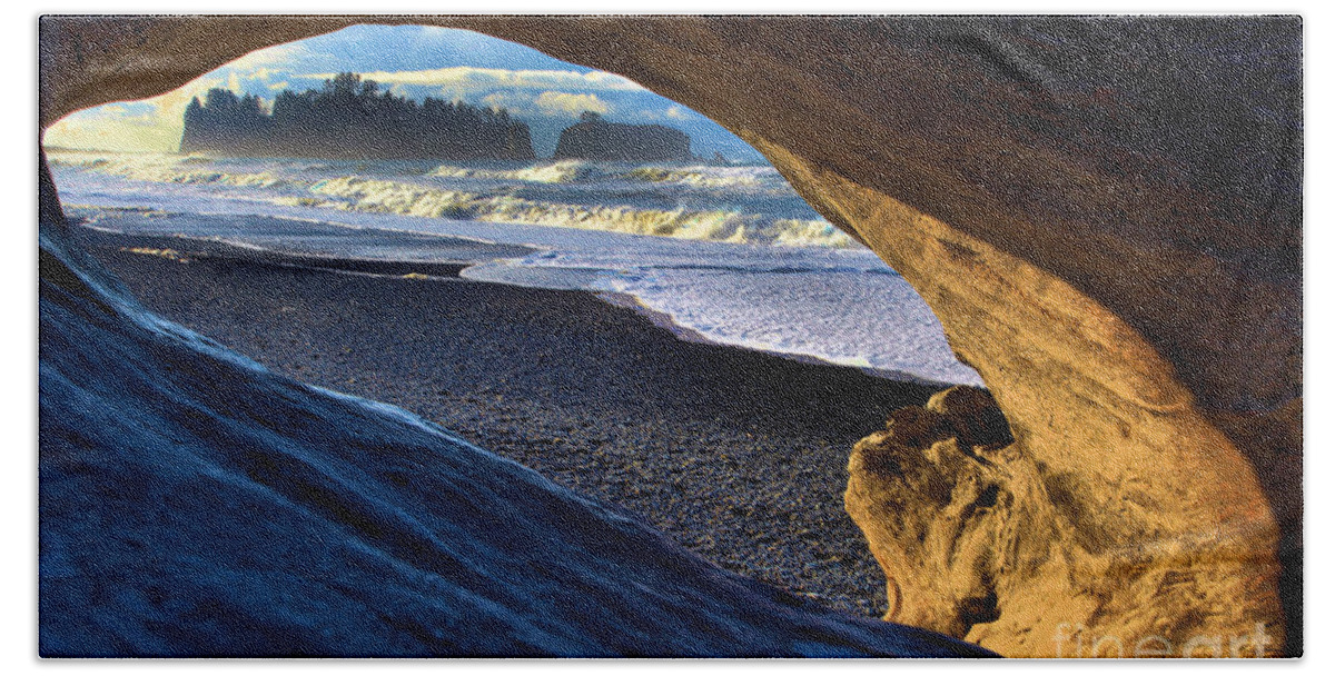 Rialto Beach Bath Towel featuring the photograph Window To The Sea by Adam Jewell