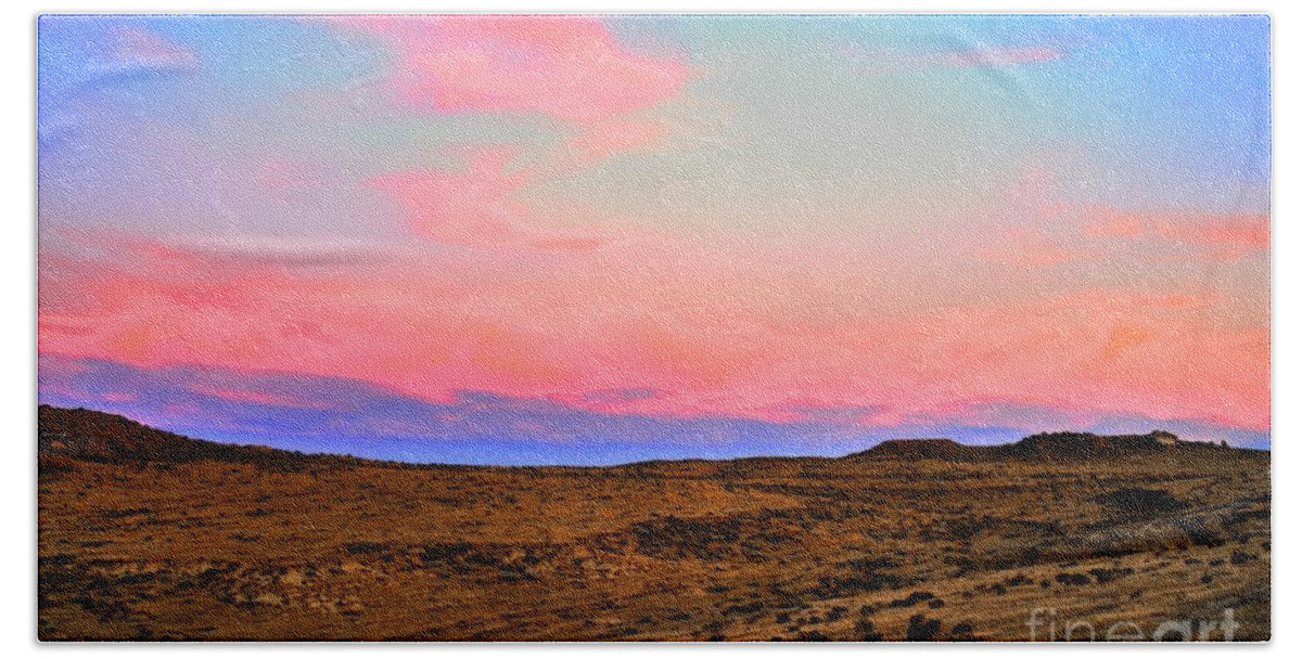 Pink Skies Hand Towel featuring the photograph Wyoming Lights by Anthony Wilkening