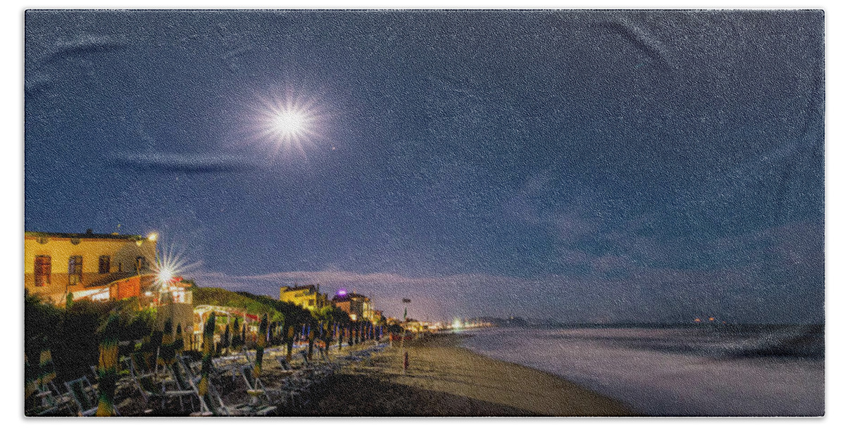 Passeggiatealevante Bath Towel featuring the photograph Beach At Night - Spiaggia Di Notte #2 by Enrico Pelos