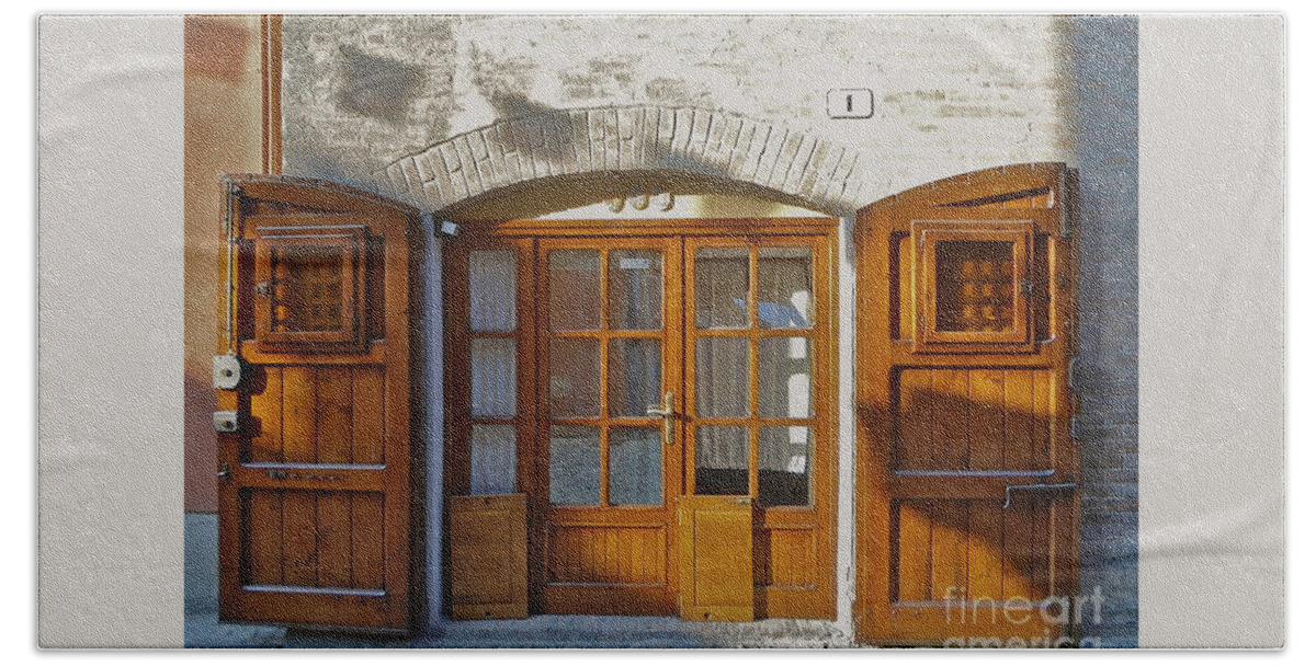 Cityscape Bath Towel featuring the photograph Door in Brisighella, Italy #1 by Italian Art