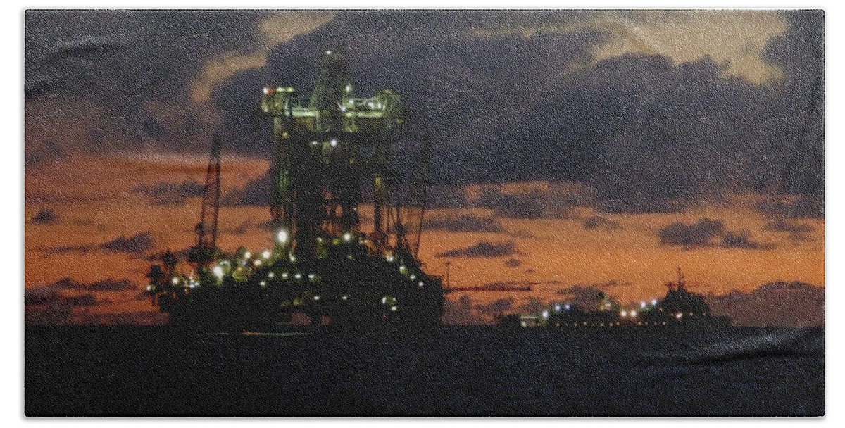 Off Shore Bath Towel featuring the photograph Drill Rig at Dusk by Charles and Melisa Morrison