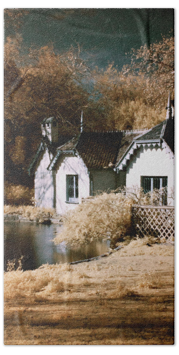Landscape Bath Towel featuring the photograph Duck Island Cottage #1 by Helga Novelli