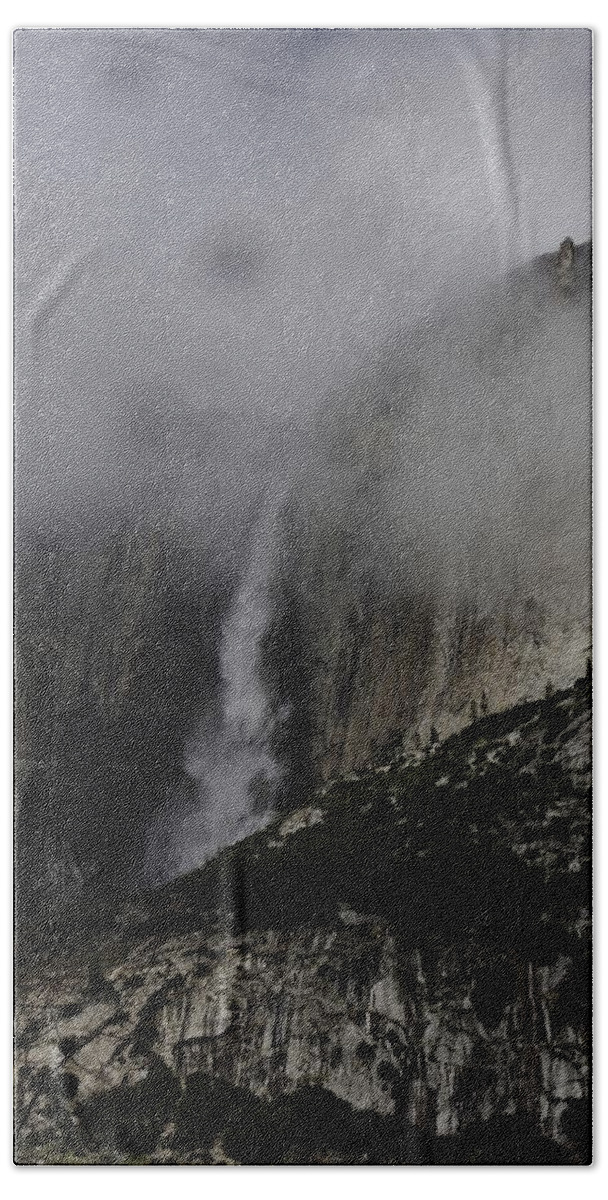 Falls Bath Towel featuring the photograph Falls in Yosemite by Phyllis Spoor