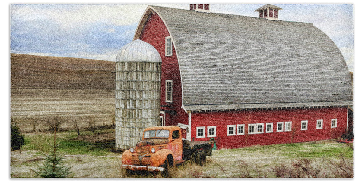 Farm Bath Towel featuring the photograph Farm Truck #1 by Steve McKinzie