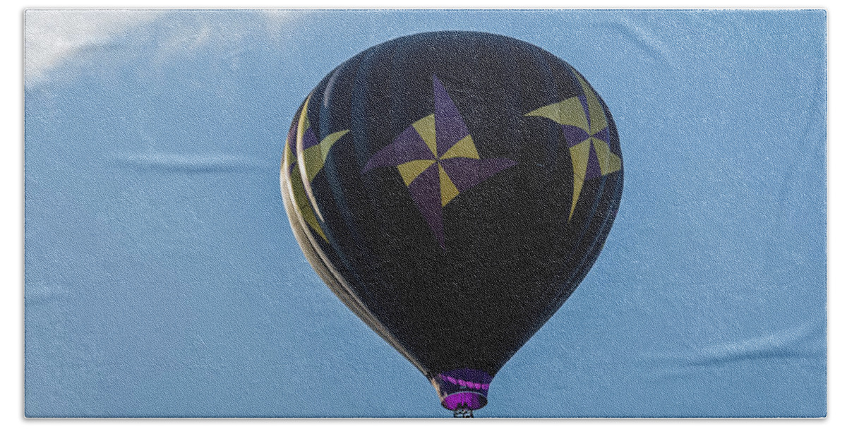 Ballooning Bath Towel featuring the photograph Hot air balloon #1 by SAURAVphoto Online Store