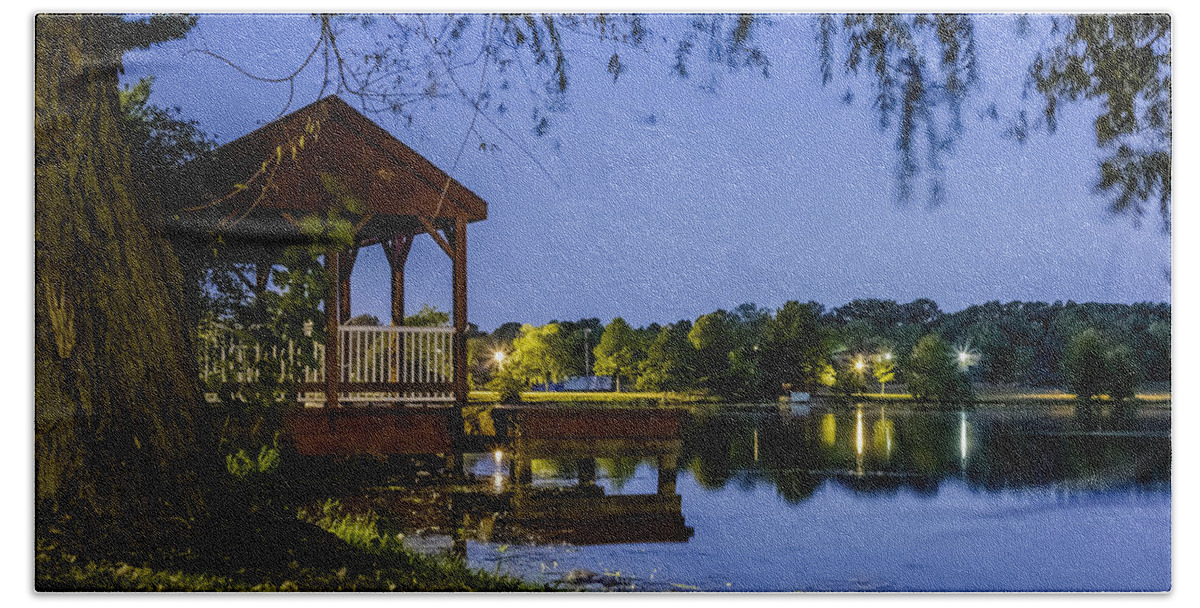 Kennedy Park Bath Towel featuring the photograph Lake at Kennedy Park #1 by SAURAVphoto Online Store