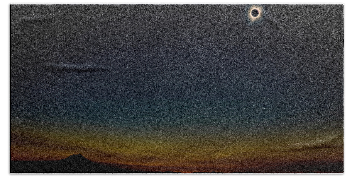 Scenic Bath Towel featuring the photograph Mount Jefferson Solar Eclipse by Pelo Blanco Photo