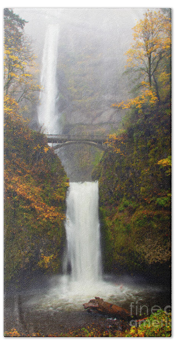 Multnomah Falls Bath Sheet featuring the photograph Multnomah Autumn #1 by Michael Dawson