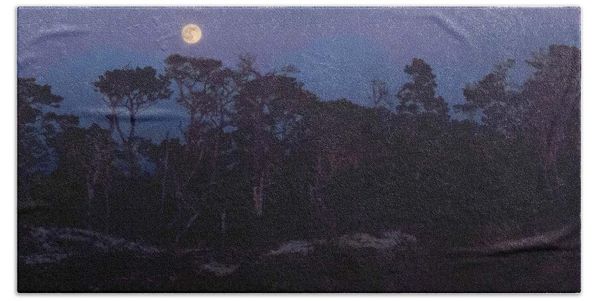 Moon Hand Towel featuring the photograph Pebble Beach Moonrise by Derek Dean