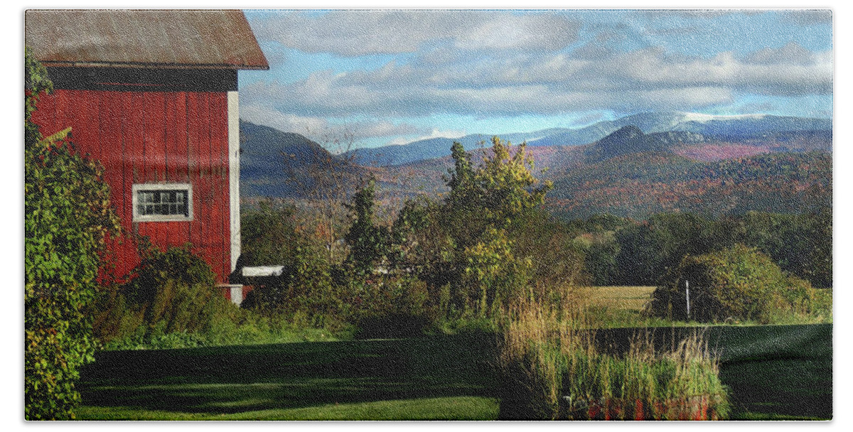 Barn Bath Towel featuring the photograph Red Barn in Newbury Vermont #2 by Nancy Griswold