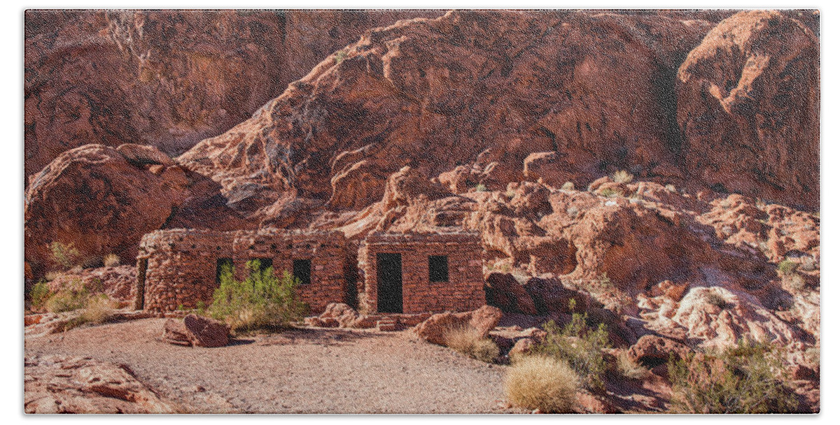 Outdoor Bath Towel featuring the photograph Sandstone Cabins #2 by Ed Clark