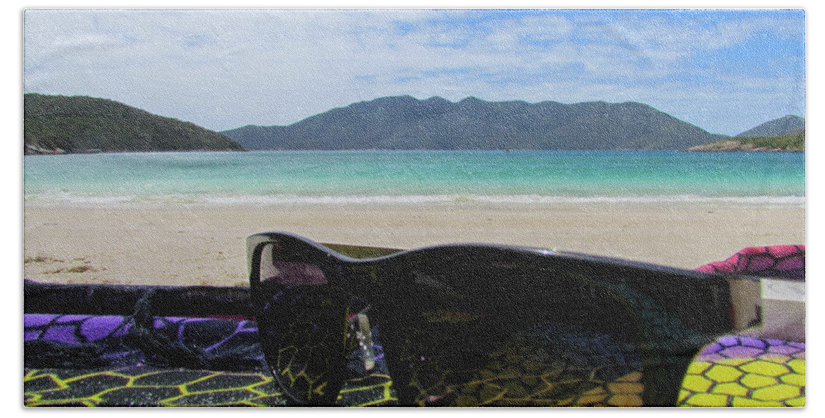 Beach Bath Towel featuring the photograph Sunglasses #1 by Cesar Vieira