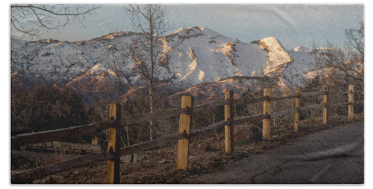Snow Bath Towel featuring the photograph Sunset at Highland Glen #1 by K Bradley Washburn