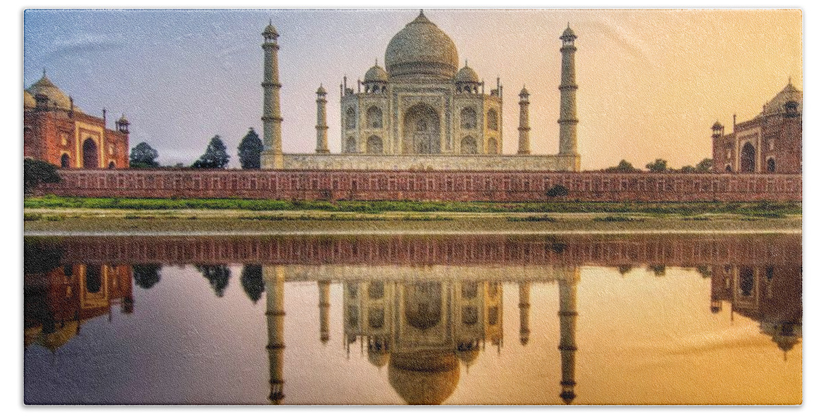 Taj Mahal Bath Towel featuring the photograph Taj Mahal #1 by Jackie Russo