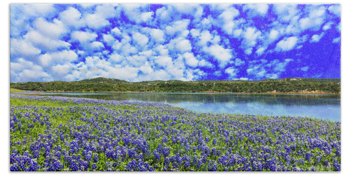 Austin Bath Towel featuring the photograph Texas Hill Country by Raul Rodriguez