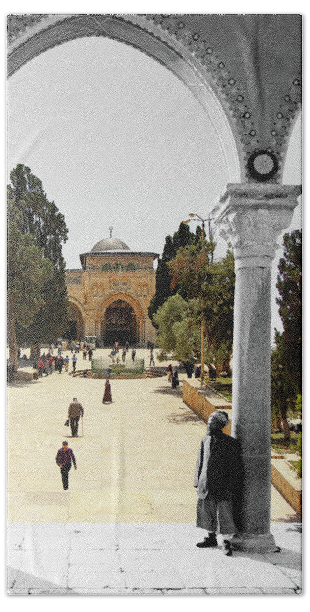 Aqsa Bath Towel featuring the photograph The Al Aqsa Mosque by Munir Alawi