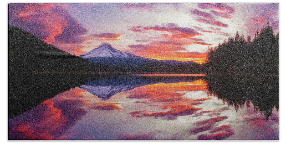 Lake Hand Towel featuring the photograph Trillium Lake Sunrise by Darren White