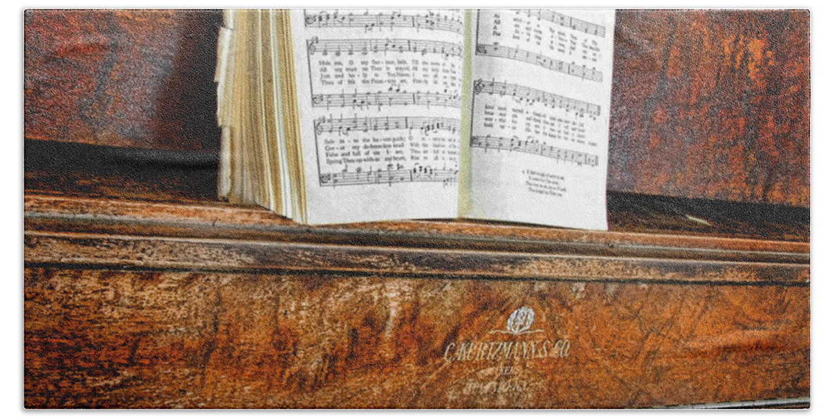 Piano Hand Towel featuring the photograph Vintage Piano #1 by Jill Battaglia