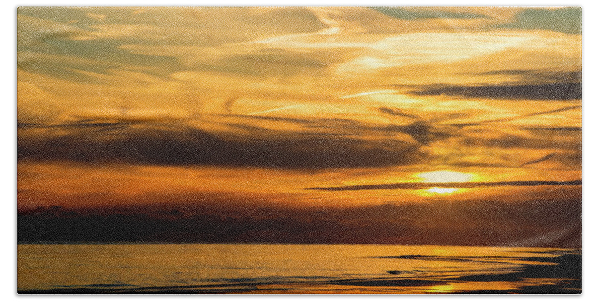 Beach Bath Towel featuring the photograph Winter Sunset #1 by Cathy Kovarik