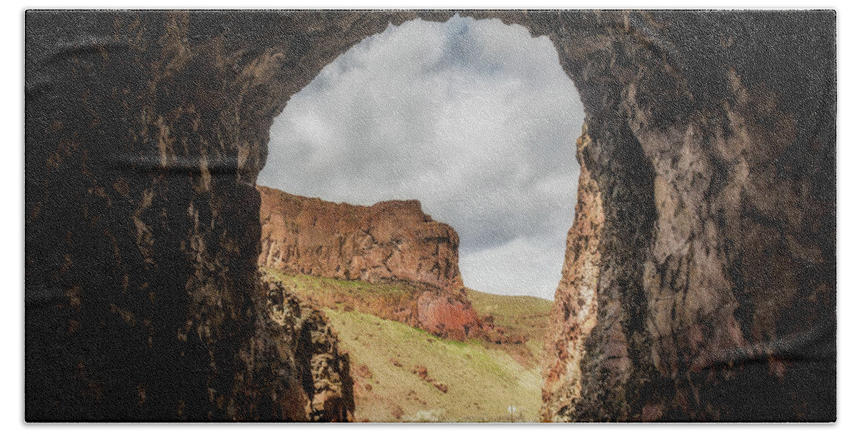 Oregon Bath Towel featuring the photograph 10888 Lake Owyhee Road Tunnel by Pamela Williams