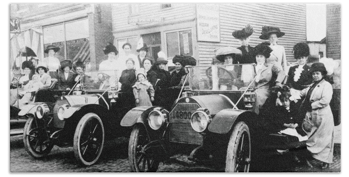 Americana Bath Towel featuring the photograph 1914 Ladies Road Trip by Historic Image