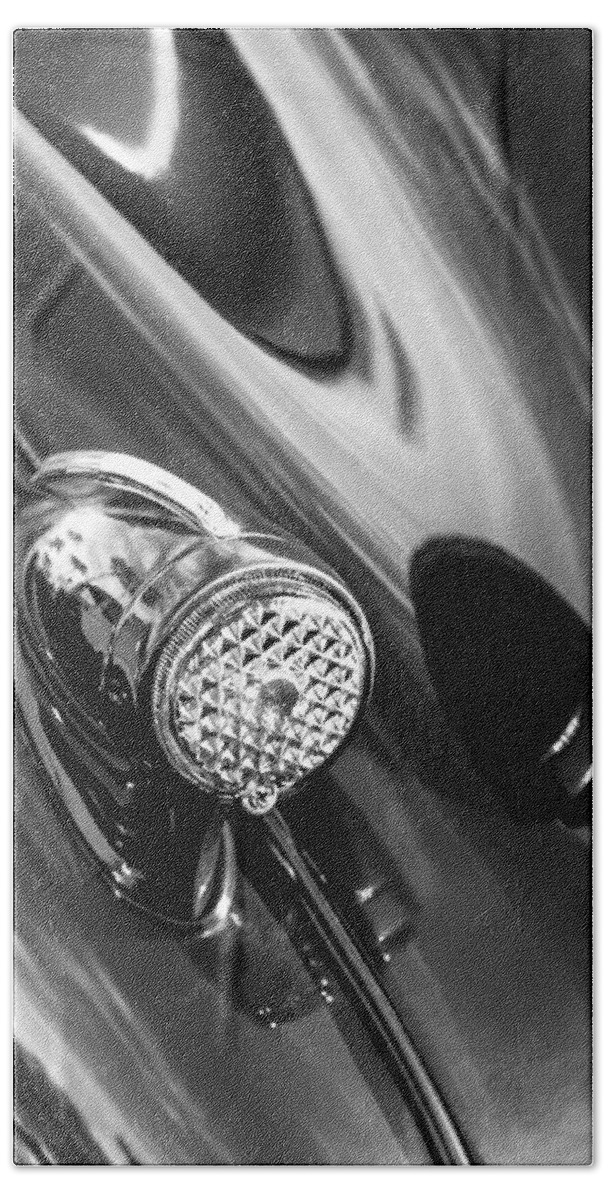 1939 Pontiac Silver Streak Chief Tail Light Bath Towel featuring the photograph 1939 Pontiac Silver Streak Chief Tail Light -712bw by Jill Reger