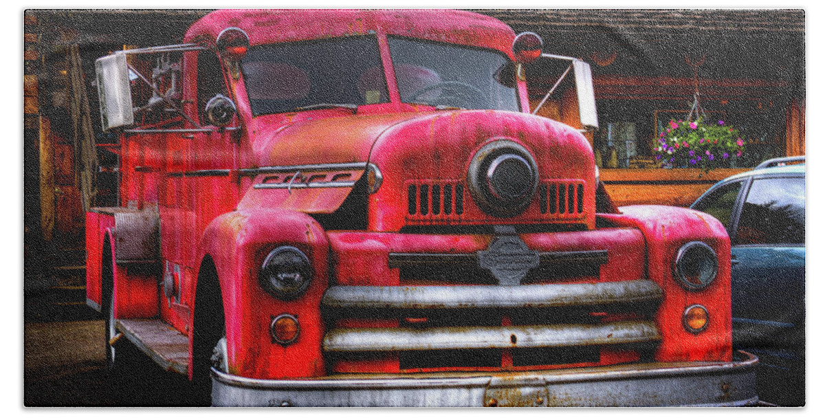 1954 Seagrave Fire Trucks Hand Towel featuring the photograph 1954 Seagrave Fire Truck by David Patterson