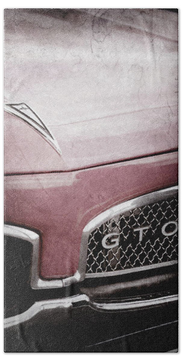 1967 Pontiac Gto Grille Emblem Bath Towel featuring the photograph 1967 Pontiac GTO Grille Emblem -0438ac by Jill Reger