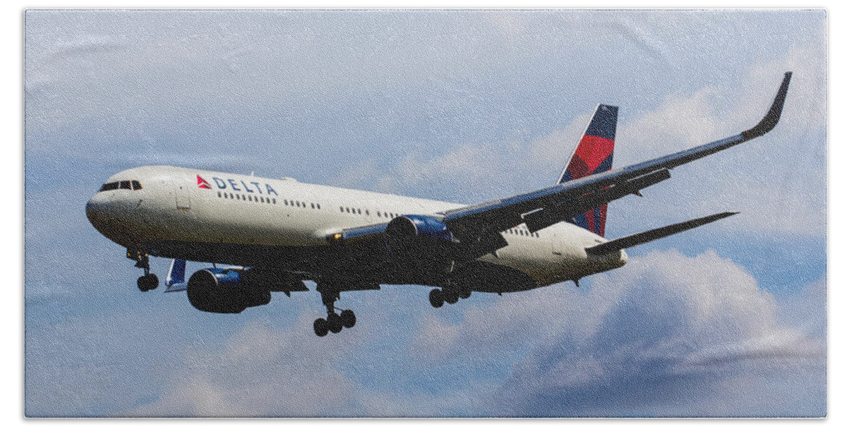 Delta Bath Towel featuring the photograph Delta Airlines Boeing 767 #1 by David Pyatt