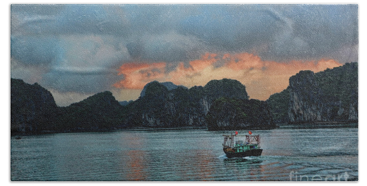 Ha Long Bay Bath Towel featuring the photograph End of Day Vietnam #2 by Chuck Kuhn