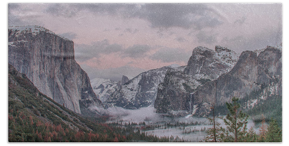 2018 Calendar Hand Towel featuring the photograph 2018 Yosemite Calendar Cover by Bill Roberts