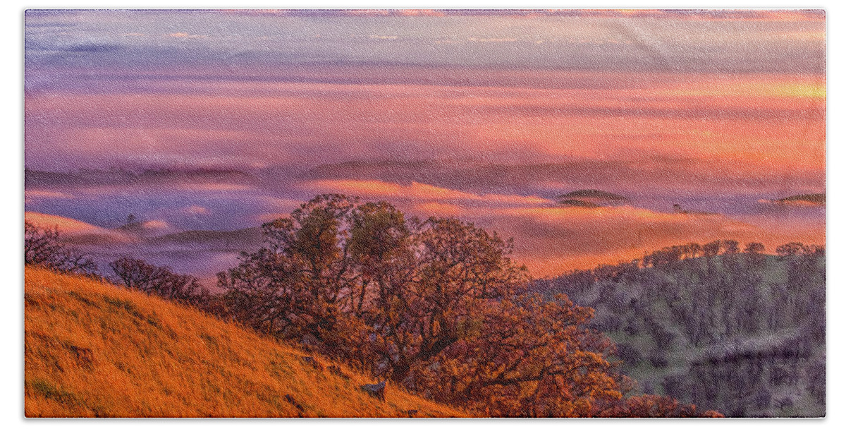 Landscape Bath Towel featuring the photograph Round Valley Sunrise #3 by Marc Crumpler