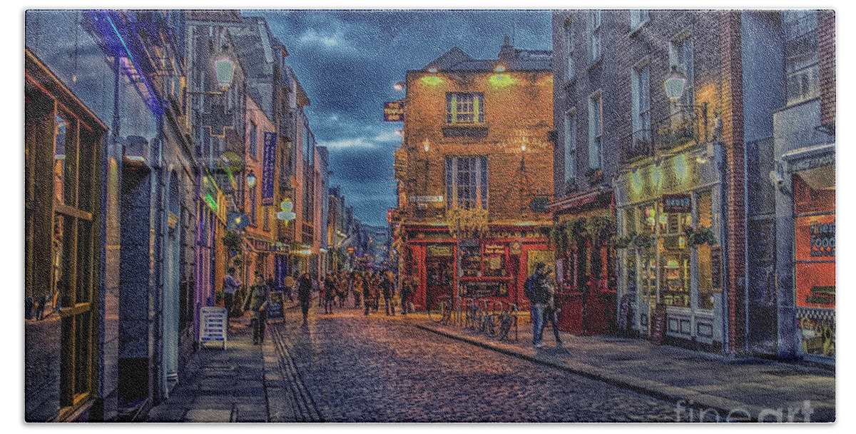 Temple Hand Towel featuring the photograph Temple Bar in Dublin by Patricia Hofmeester