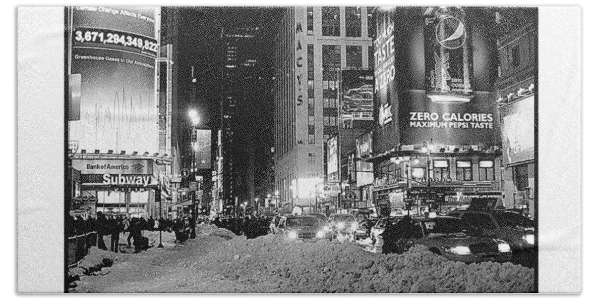 New York City Winter Bath Towel featuring the photograph 39th Ave Winter by William Kimble
