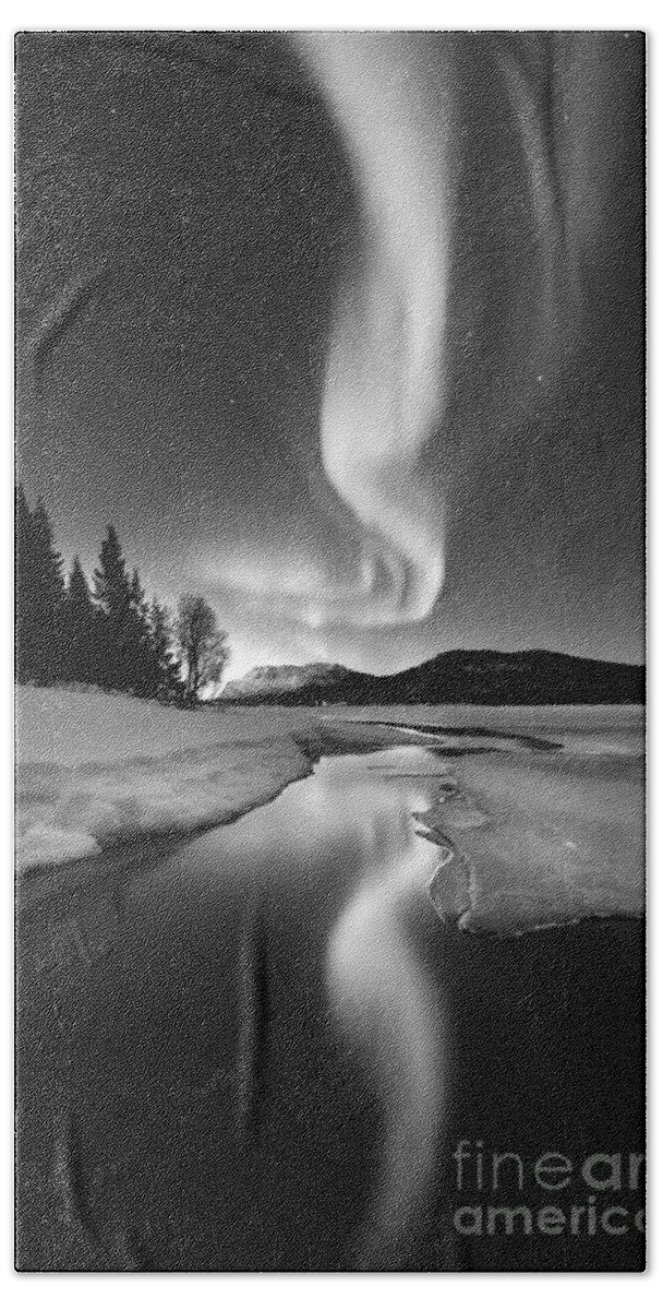 Aurora Borealis Bath Towel featuring the photograph Aurora Borealis Over Sandvannet Lake by Arild Heitmann