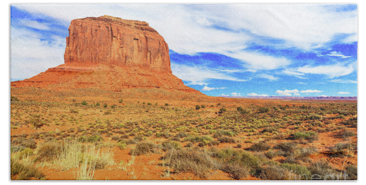 Merrick Butte Bath Towel featuring the photograph Monument Valley Utah #4 by Raul Rodriguez
