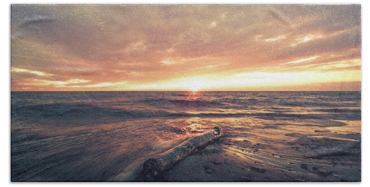 A7s Hand Towel featuring the photograph Lake Erie Sunset #6 by Dave Niedbala
