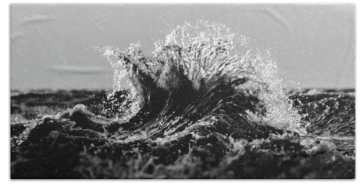 Lake Erie Bath Towel featuring the photograph Lake Erie Waves #7 by Dave Niedbala