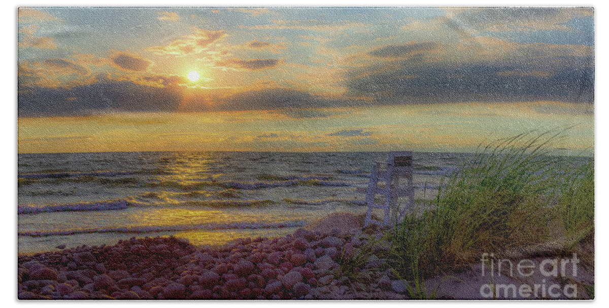 Sunset Hand Towel featuring the photograph A Beachy Sunset by Rod Best