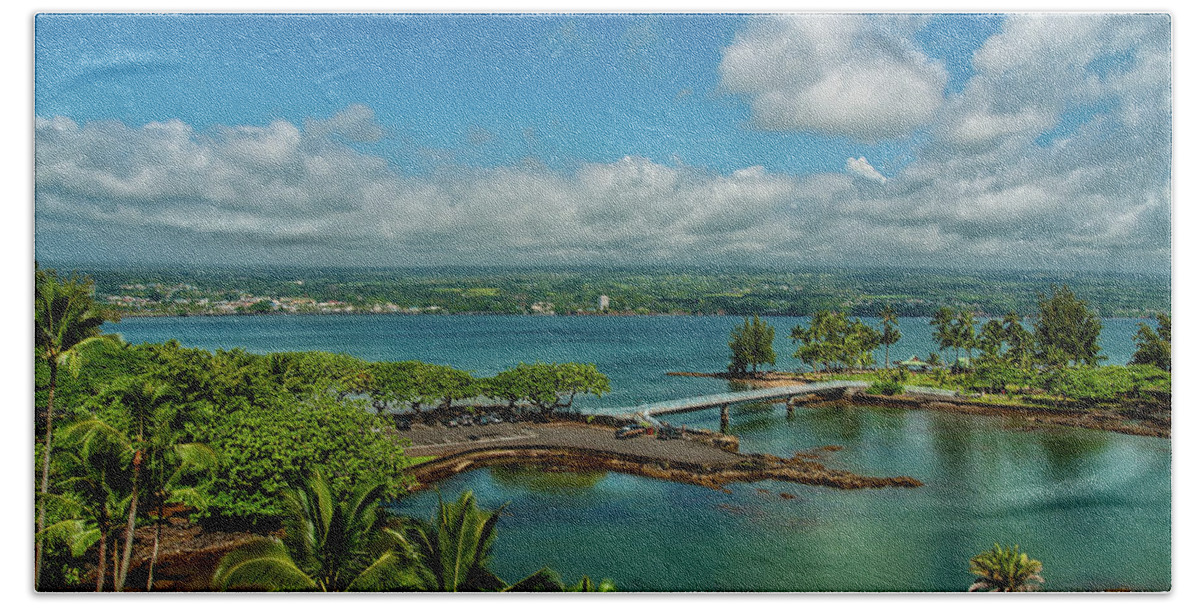 Christopher Holmes Photography Hand Towel featuring the photograph A Beautiful Day Over Hilo Bay by Christopher Holmes