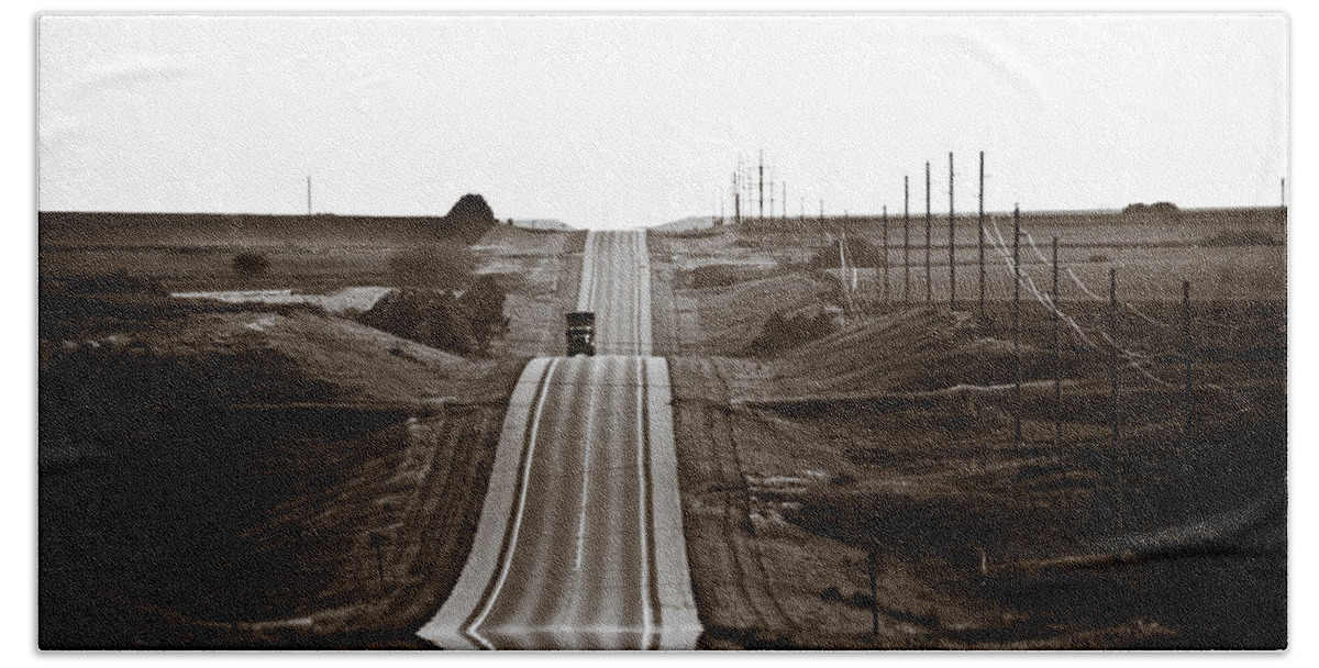 Nebraska Bath Towel featuring the photograph A Country Mile 1 by Marilyn Hunt