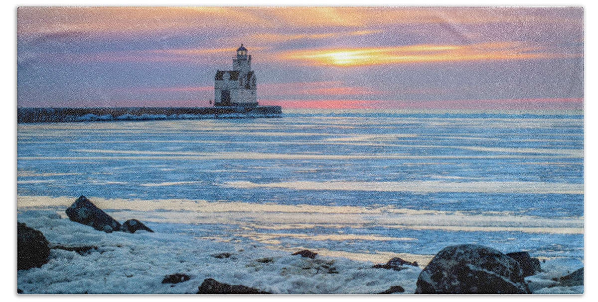 Lighthouse Bath Towel featuring the photograph A Distant Hope by Bill Pevlor