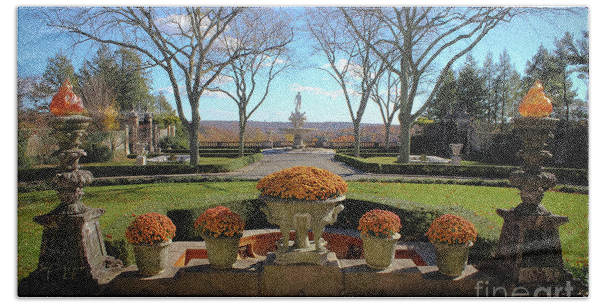 Kykuit Hand Towel featuring the photograph A Grand Entrance by Colleen Kammerer