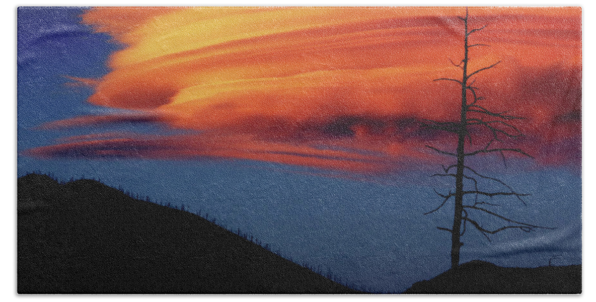 A Bath Towel featuring the photograph A Haunting Sunset by Brian Gustafson