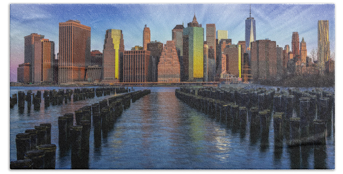 Brooklyn Bath Towel featuring the photograph A New York City Day Begins by Susan Candelario