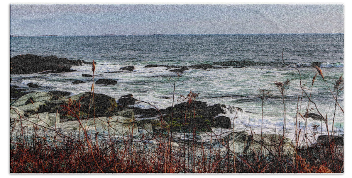 Usa Bath Towel featuring the photograph A shoreline in New England by Tom Prendergast
