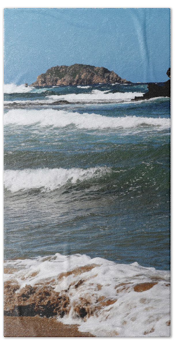 Outboor Bath Towel featuring the photograph A windy day in the beach by Pedro Cardona Llambias