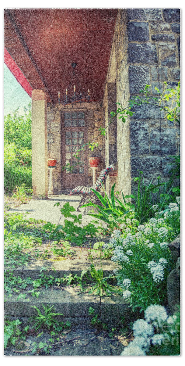 Outdoor Bath Towel featuring the photograph Abandoned House by Ariadna De Raadt