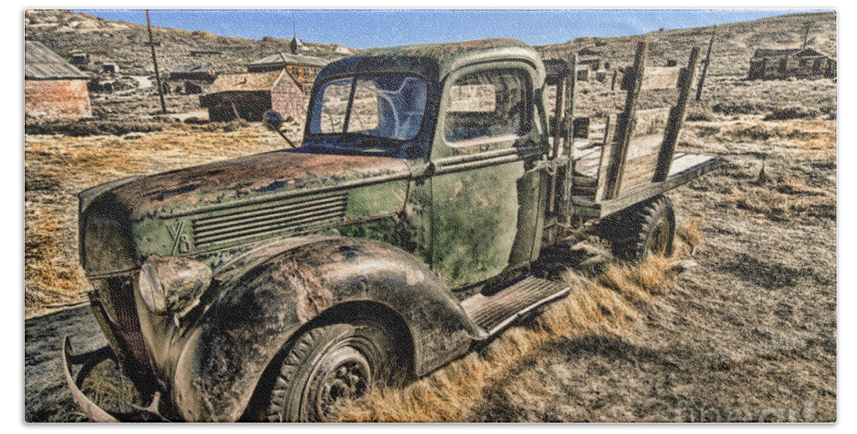 Abandoned Truck Bath Towel featuring the photograph Abandoned Truck by Jason Abando